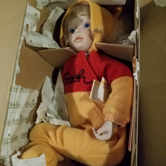 3 poohs from the Ashton-Drake Galleries - Picture 7 of 10